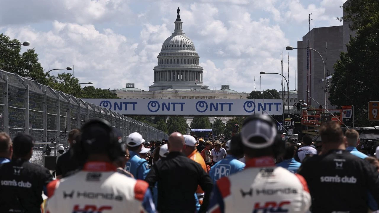 Trump waves green flag as Washington hosts first IndyCar race