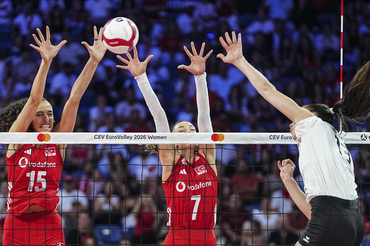 Türkiye beats Hungary 3-0 for 3rd straight win at European Volleyball Championship