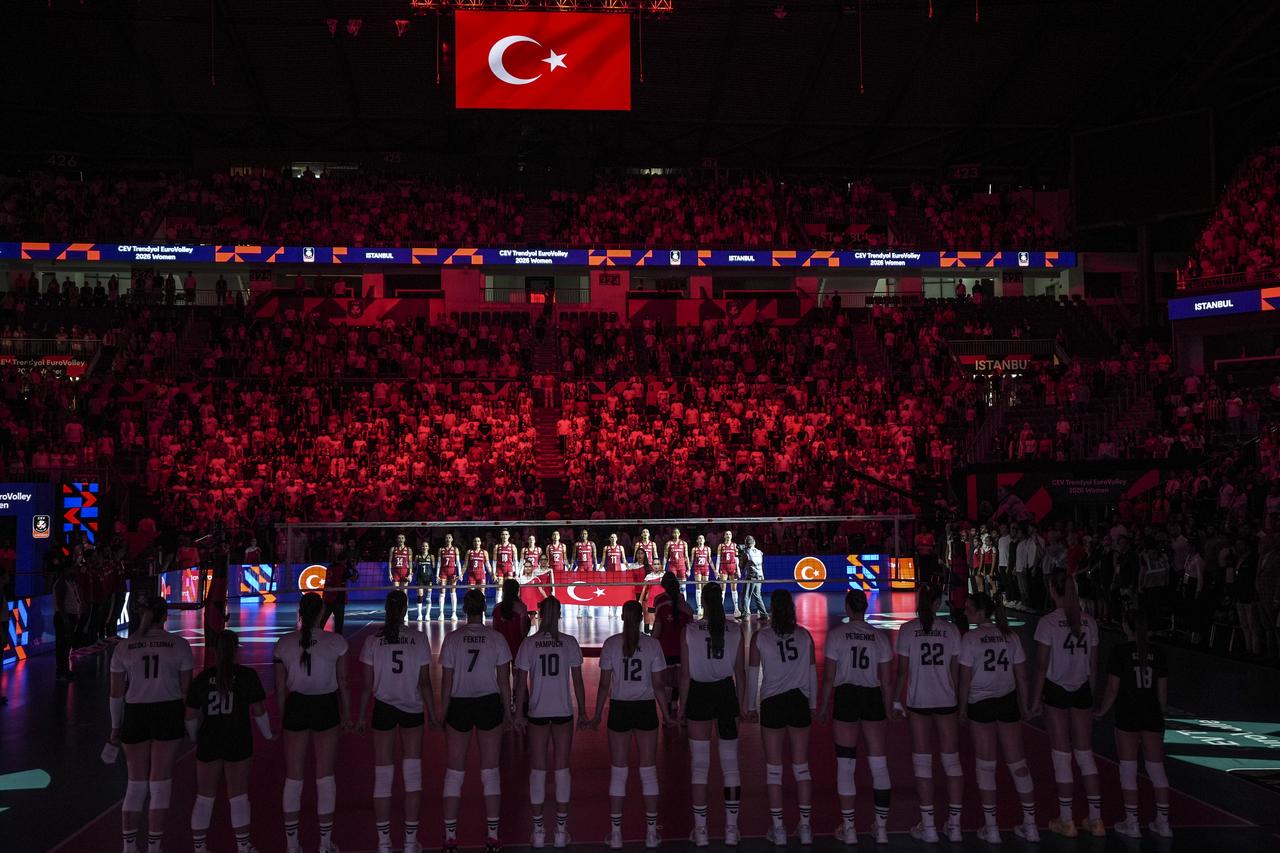 Players line up ahead of the CEV EuroVolley 2026 Women Group A match between Türkiye and Hungary at Sinan Erdem Sports Hall, in Istanbul, Türkiye on August 24, 2026. (AA Photo)