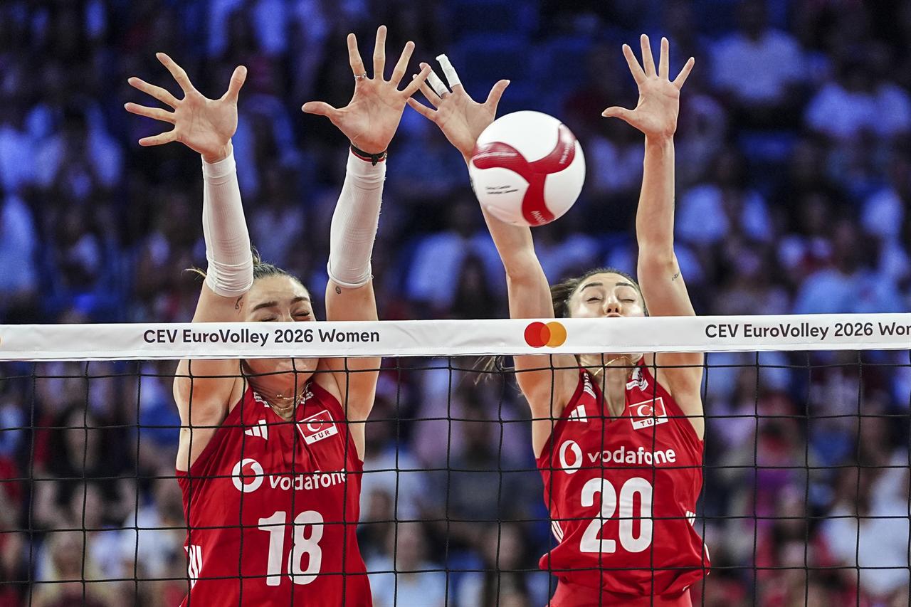Zehra Gunes (18) and Yaprak Erkek (20) of Turkiye in action during the CEV EuroVolley 2026 Women Group A match between Türkiye and Hungary at Sinan Erdem Sports Hall in Istanbul, Türkiye on August 24, 2026. (AA Photo)