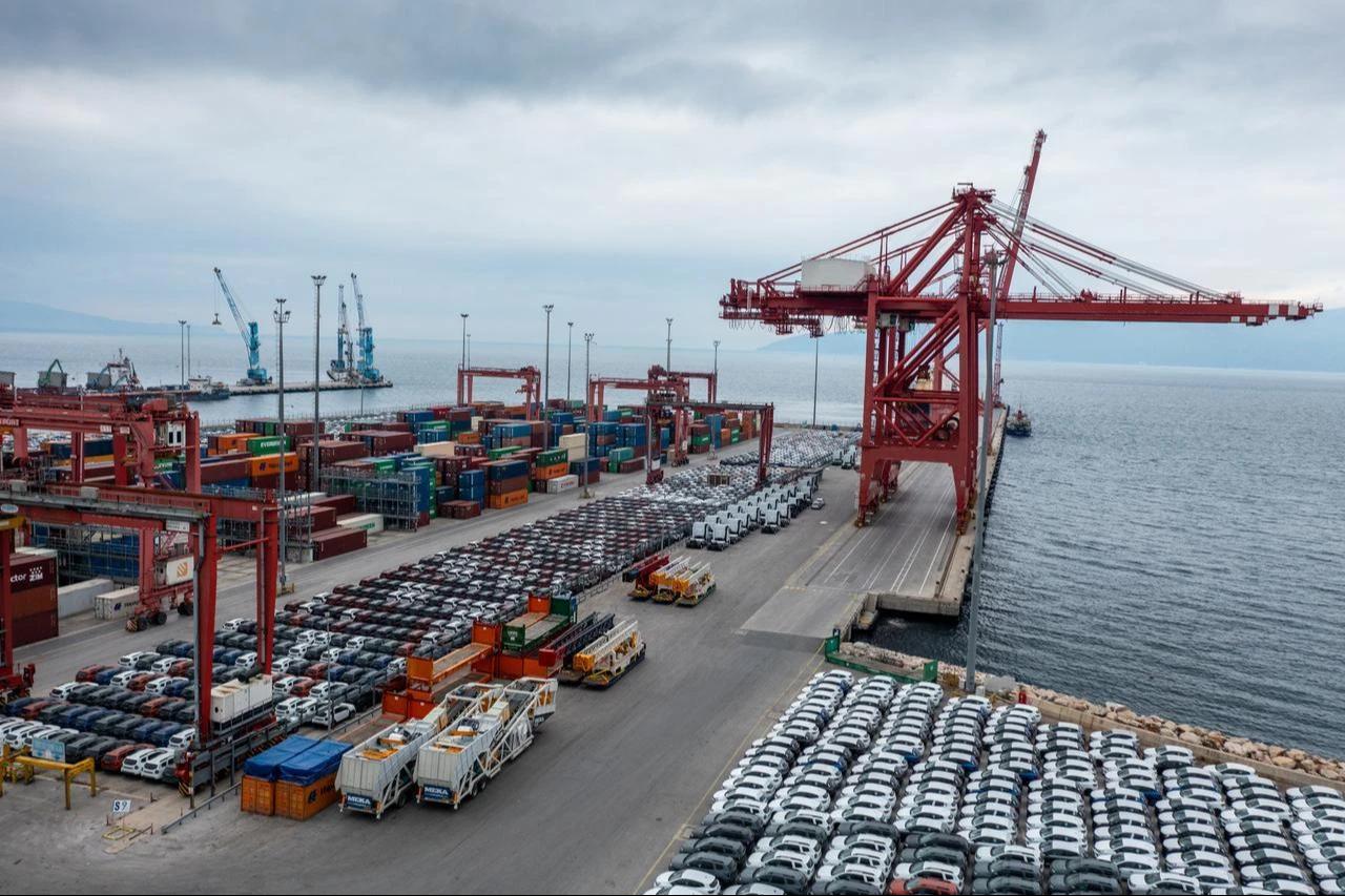 Aerial view of Gemlik Port, a crucial gateway for automotive imports and exports in Kocaeli, Türkiye, date and time undisclosed. (Adobe Stock Photo)