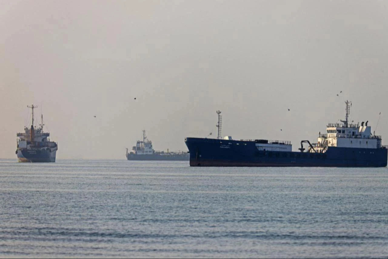 In this picture obtained from Iran's ISNA news agency on June 1, 2026, vessels sail at Suru Beach in Bandar Abbas along the Strait of Hormuz. (AFP Photo)