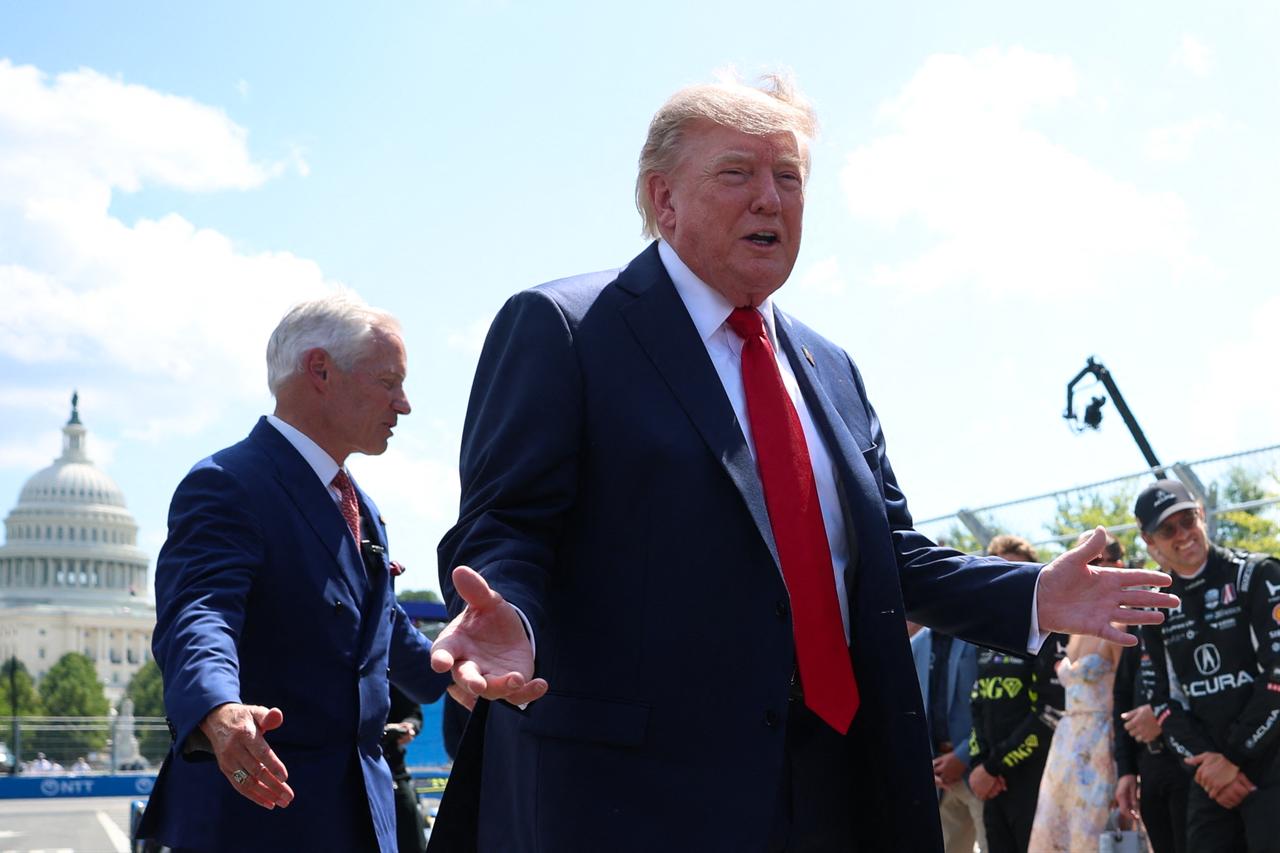 U.S. President Donald Trump greets drivers on the paddock of the NTT INDYCAR Series in Washington, DC on August 23, 2026. (AFP Photo)