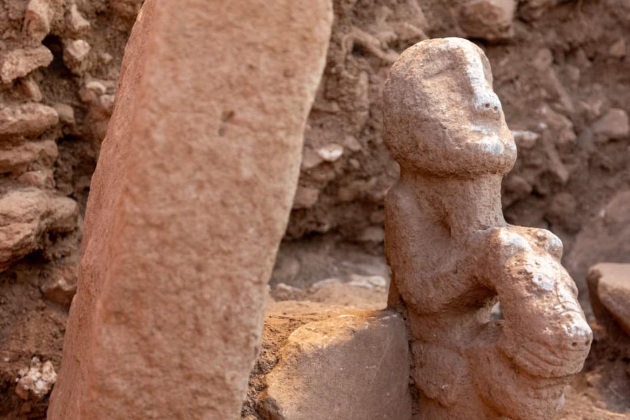 11,000-year-old statue of human on leopard found at Karahantepe  