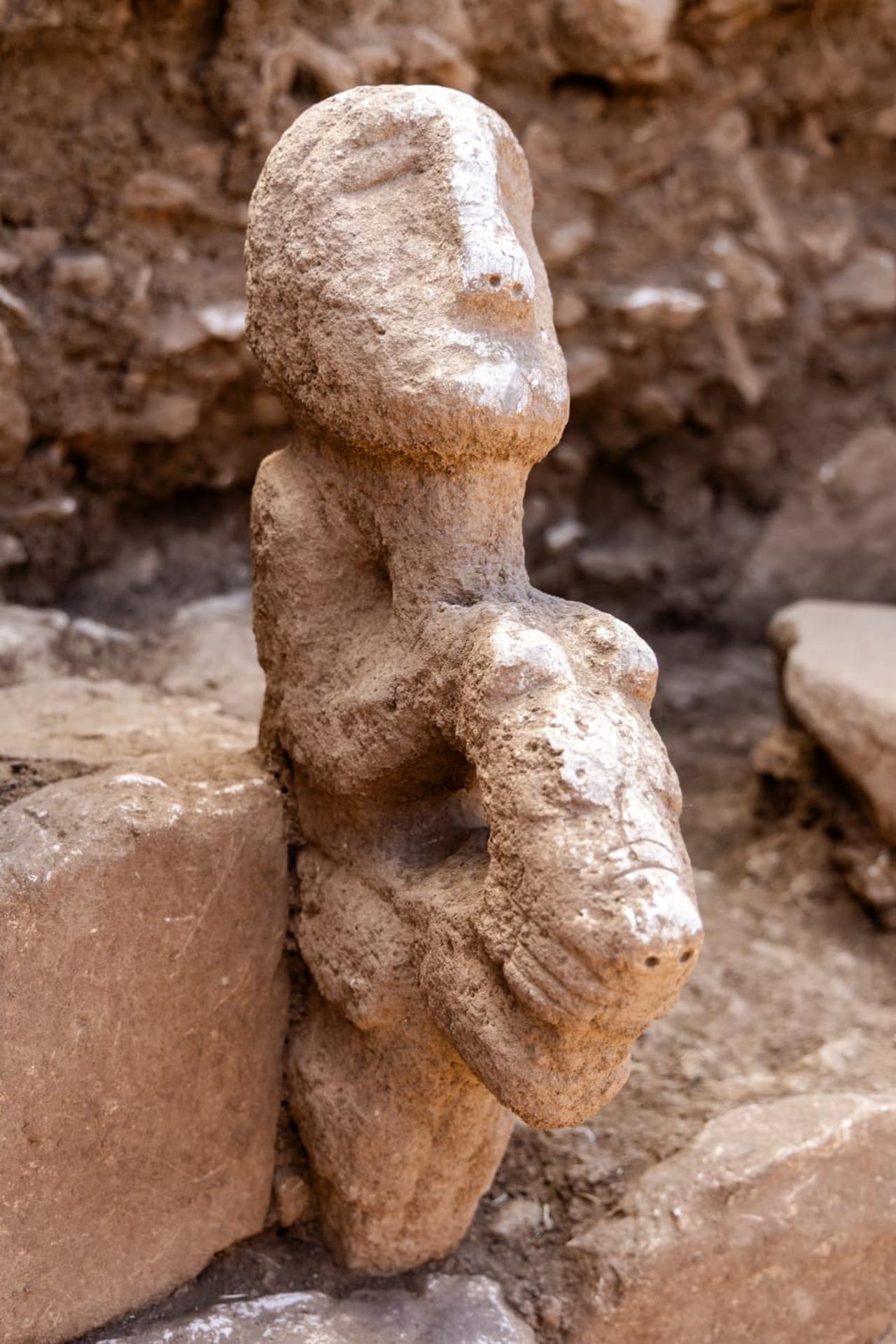 The 11,000-year-old composite statue that was discovered at Karahantepe. (AA Photo)