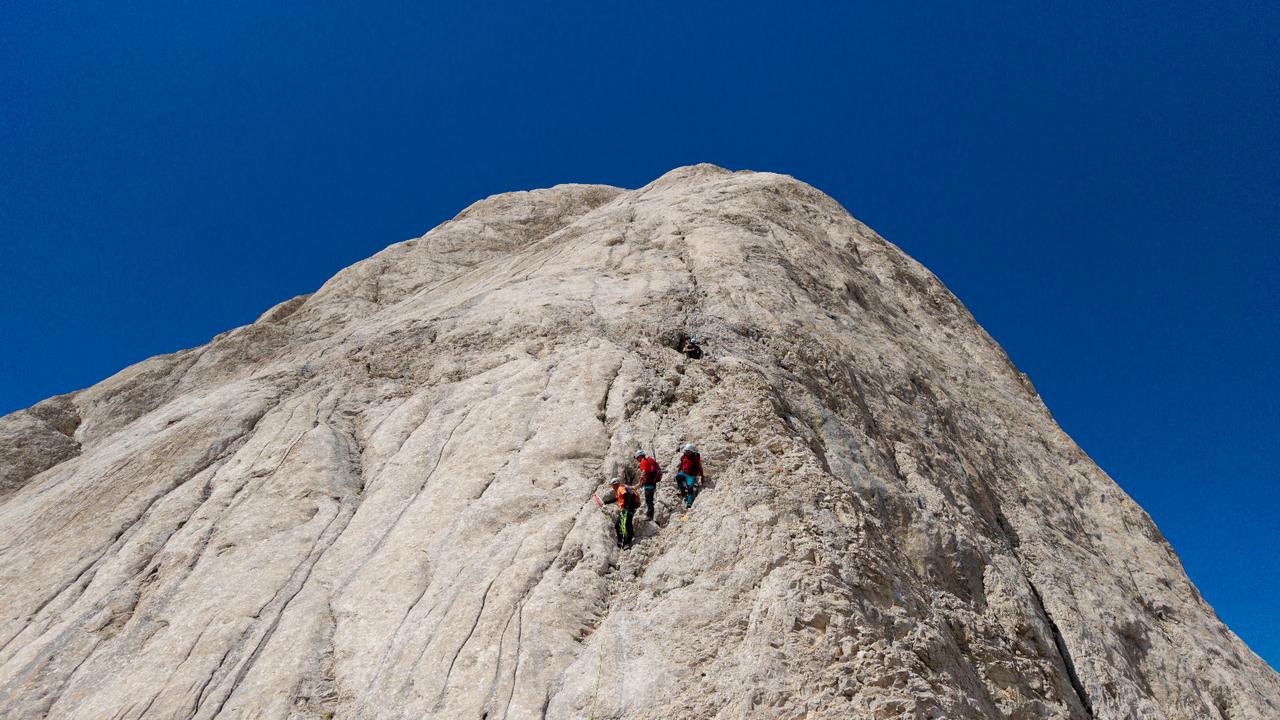 Climbers reach Demirkazik summit in Türkiye's Aladaglar range