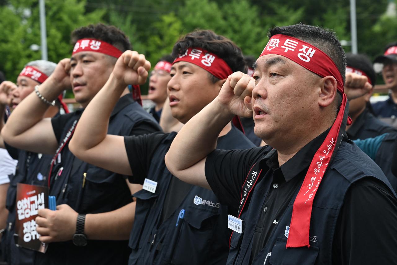 Hyundai, union reach tentative wage deal after rare strike