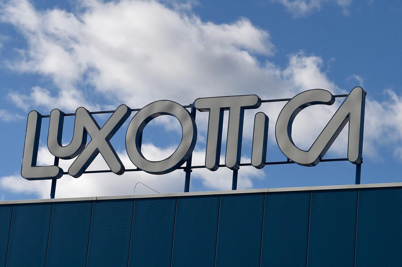 Luxottica founder's son to leave EssilorLuxottica amid family succession dispute