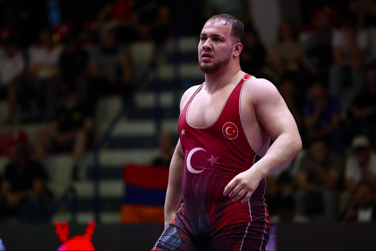 Turkish wrestler Hakan Buyukcingil competes in the men’s freestyle 125-kilogram category at the 2026 European Wrestling Championships in Albania, April 2026. (AA Photo)
