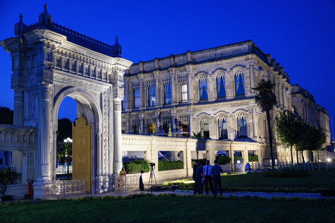 Media members stand outside the Ciragan Palace while covering the third round of talks between Russia and Ukraine in Istanbul on July 23, 2025. (AFP Photo)