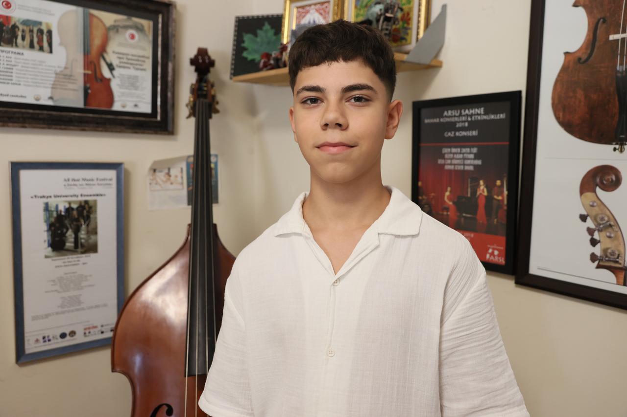 Ata Yalcinbas posing next to his double bass. (AA Photo)