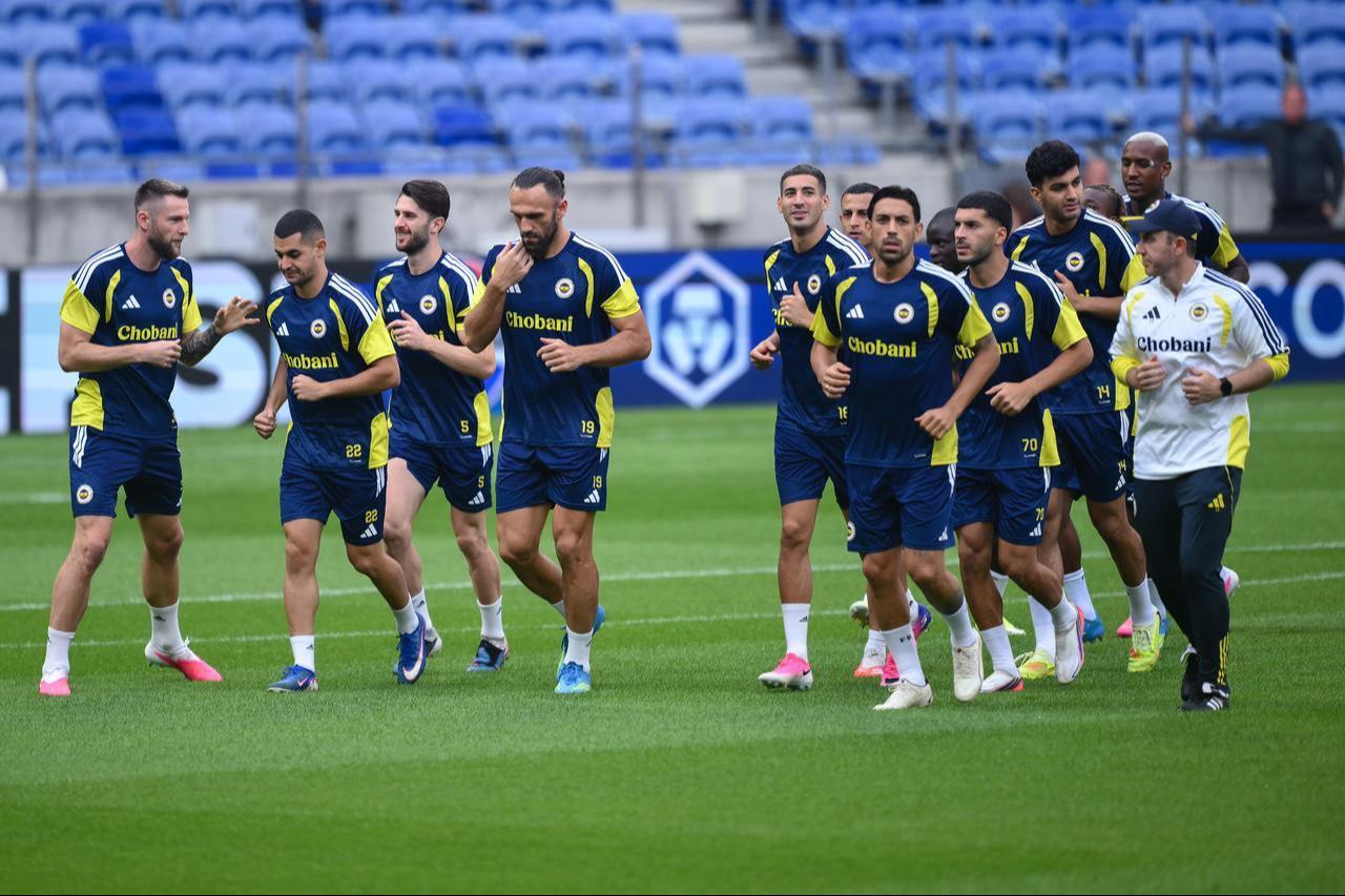 Fenerbahce players take part in a training session at Groupama Stadium ahead of the UEFA Champions League play-off match against Olympique Lyon in Lyon, France, Aug. 26, 2026, (AA Photo)