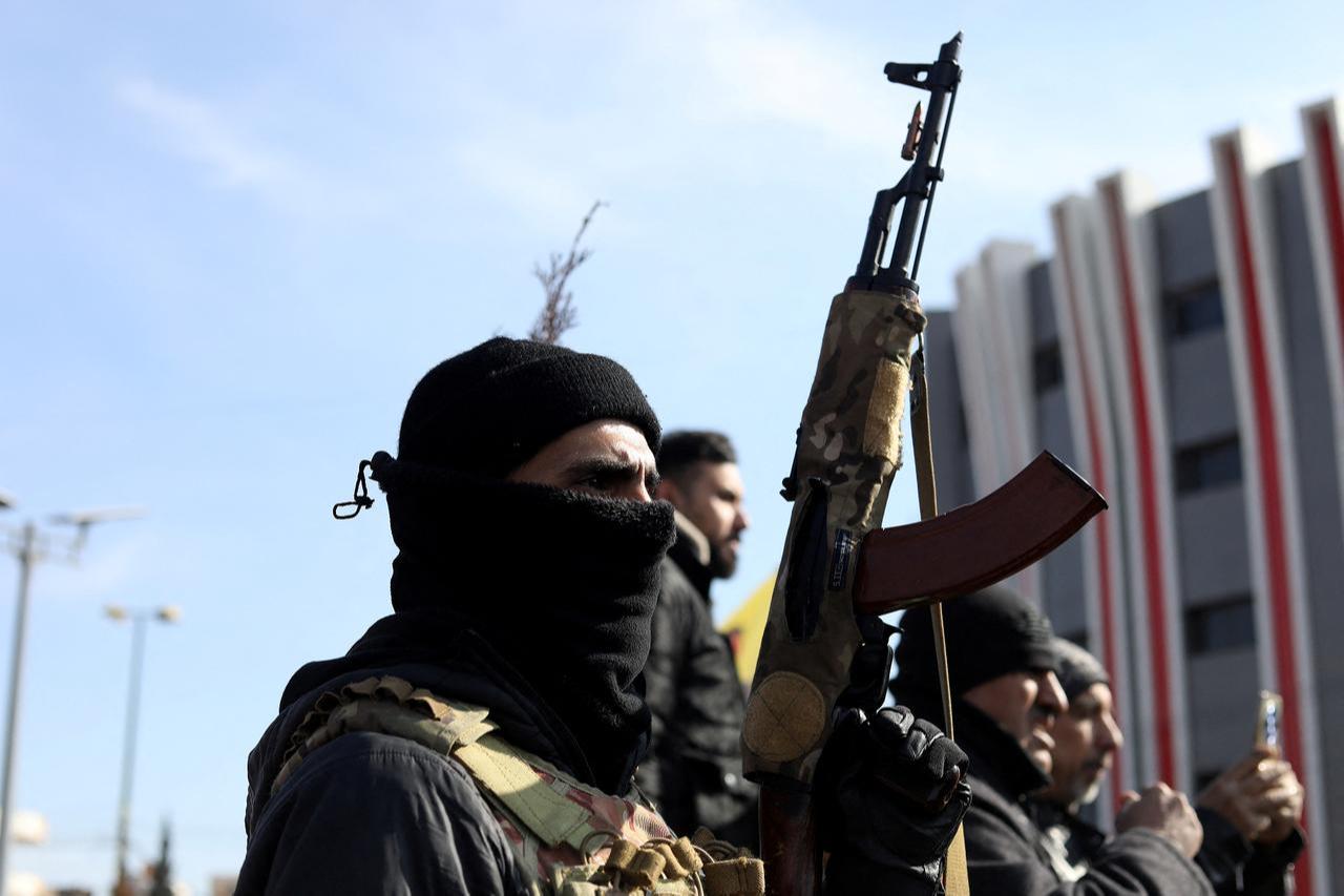 Terrorist organization YPG/SDF members gather with their weapons in the city of Qamishli, Syria, January 20, 2026. (AFP Photo)