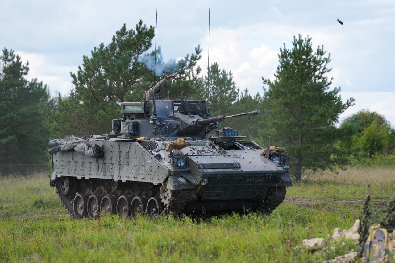 UK armed forces take part in a trench assault capability demonstration at Tapa Camp near Tapa, Estonia, on August 26, 2026. (AFP Photo)