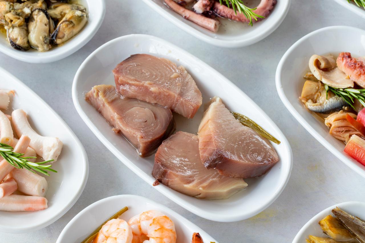 Lakerda made with proper torik—thick-cut, pale, and firm, served alongside the rest of the meze table. (Adobe Stock Photo)