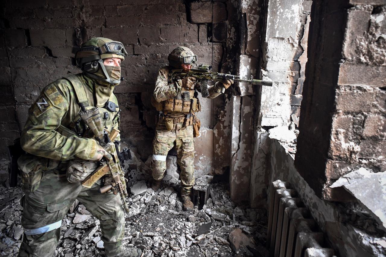 Russian military claims advance toward Sloviansk as war escalation looms