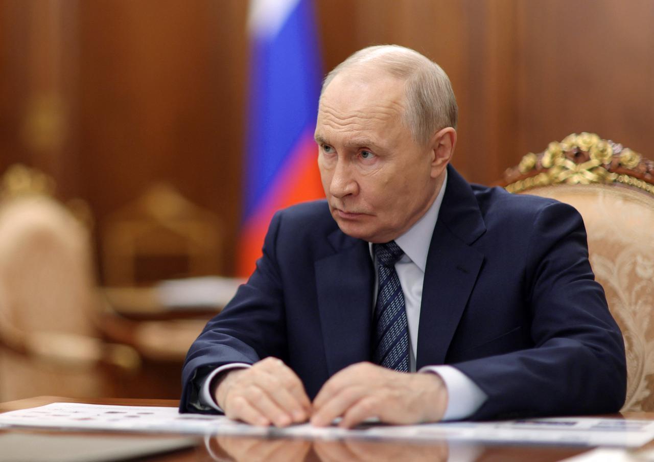 Russian President Vladimir Putin meets with the Minister of Industry and Trade of Russia (unseen) in Moscow on August 26, 2026. (AFP Photo)