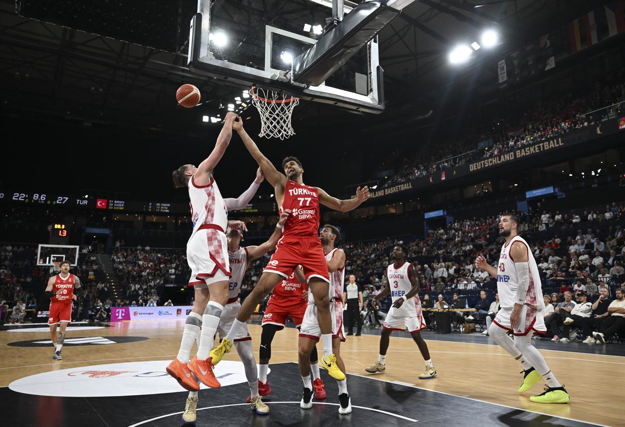 Türkiye’s Ömer Faruk Yurtseven battles for the ball against Croatia during the Turkish Airlines DBB Supercup at Barclays Arena in Hamburg, Germany, Aug. 21, 2026. (AA Photo)