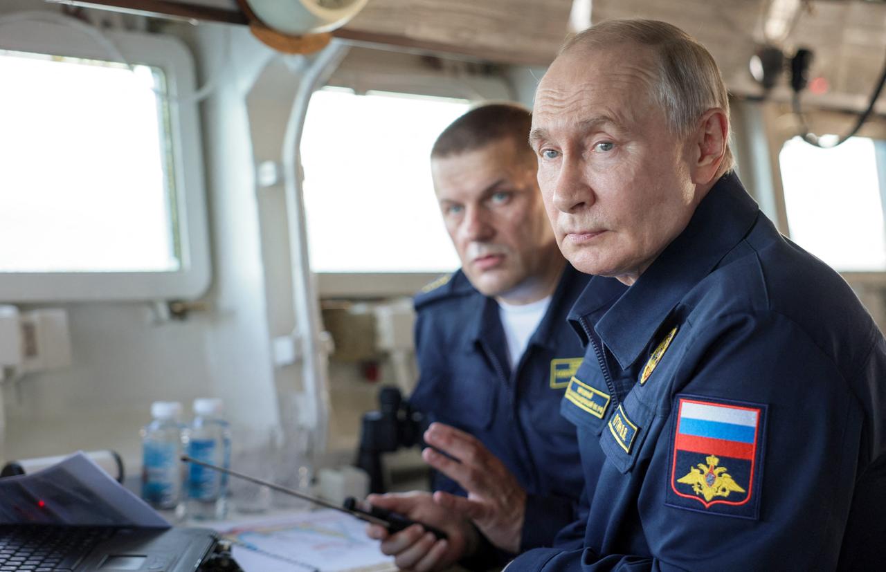 In this pool photograph distributed by the Russian state agency Sputnik, Russia's President Vladimir Putin, accompanied by the Russian Pacific Fleet Commander Admiral Viktor Liina, oversees the final stage of a Pacific Fleet's naval drills from onboard the Russian Navy's guided missile cruiser Varyag off far eastern Sakhalin Island on August 12, 2026. (AFP Photo)