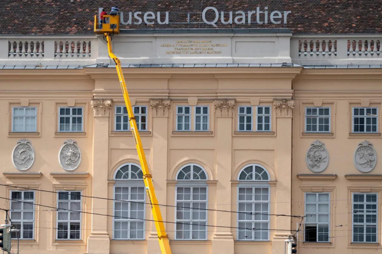 $4.3M royal diamond necklace stolen from Vienna museum