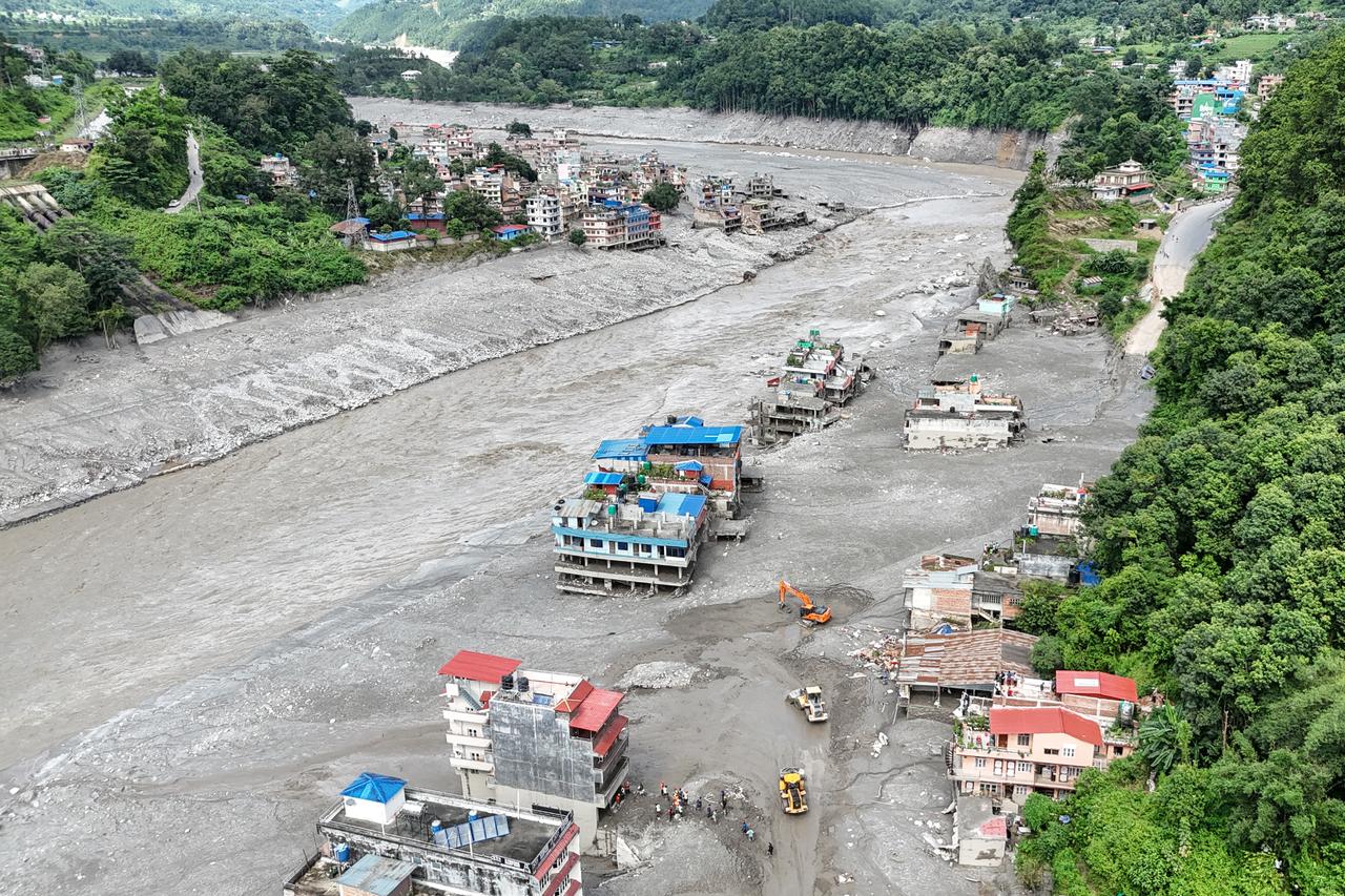 Nepal flood death toll rises to 472 as China halts rescue in Tibet