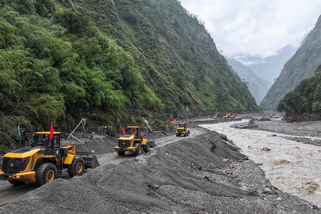 Workers repair a section of a road leading to Gyirong Port, which was damaged after a mudslide two days earlier, in Gyirong County, in China’s western Tibet region on August 28, 2026. (AFP Photo)