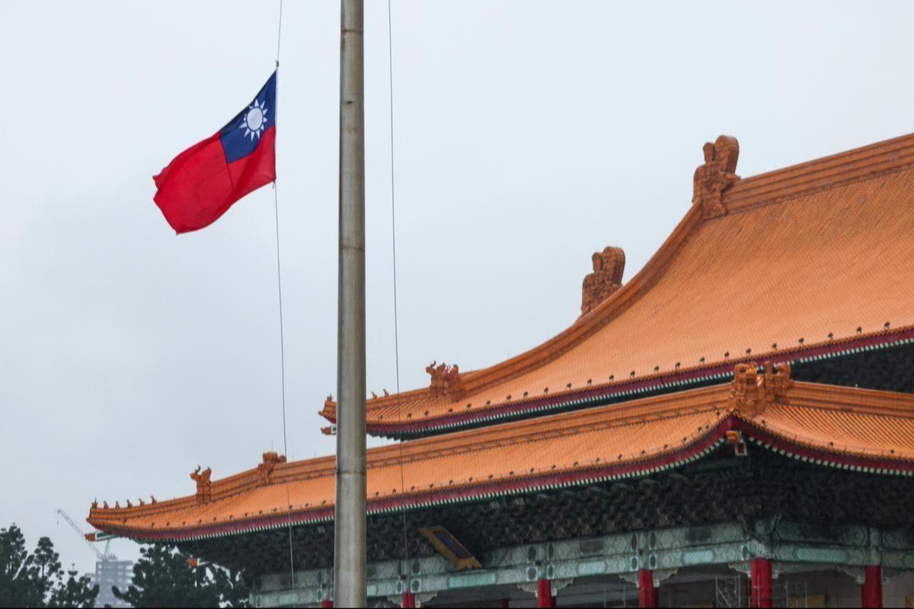 The Taiwanese flag at Democracy Boulevard is lowered at the end of the day as the Chiang Kai-shek Memorial Hall is seen in the background in Taipei, Taiwan, May 13, 2026. (AFP Photo)