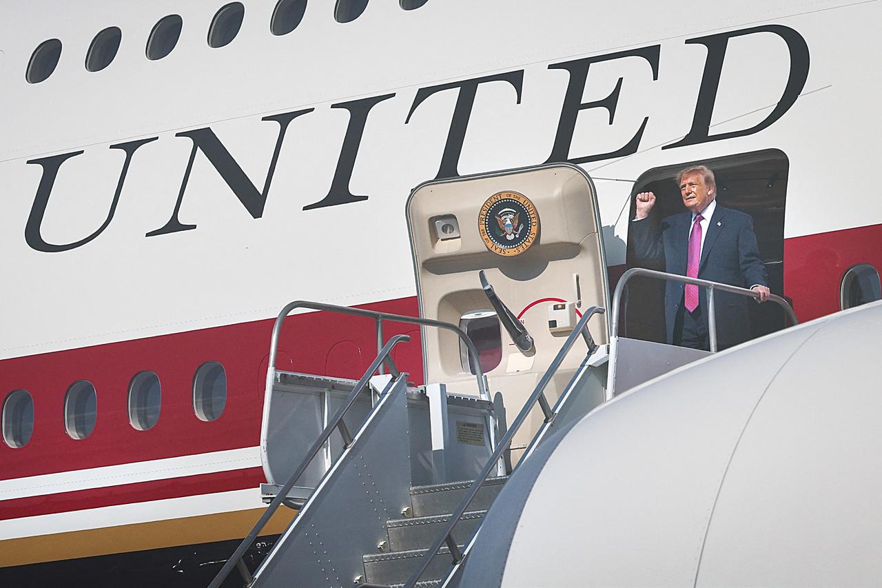 White House construction blamed for Marine One's close call with plane