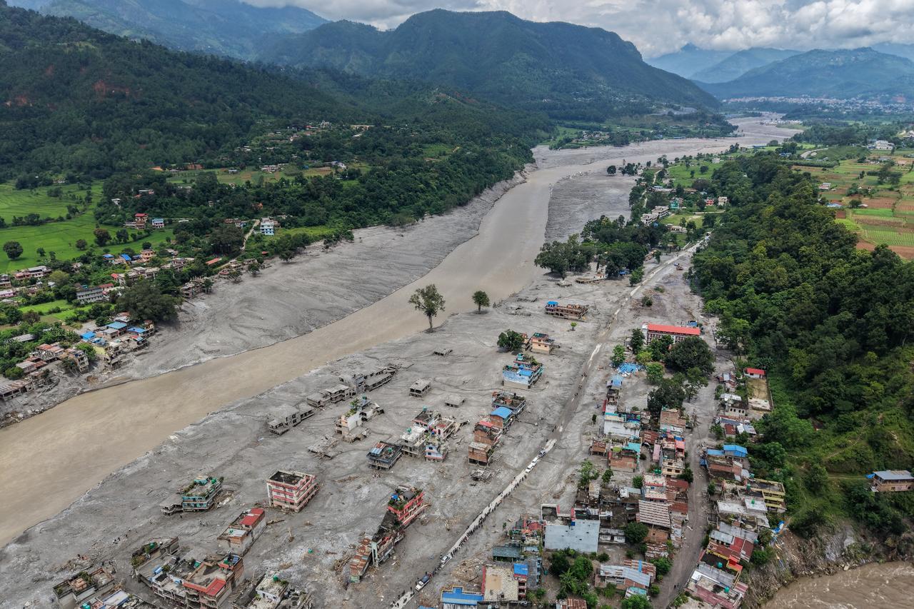 Nepal flood death toll rises to 682 Image
