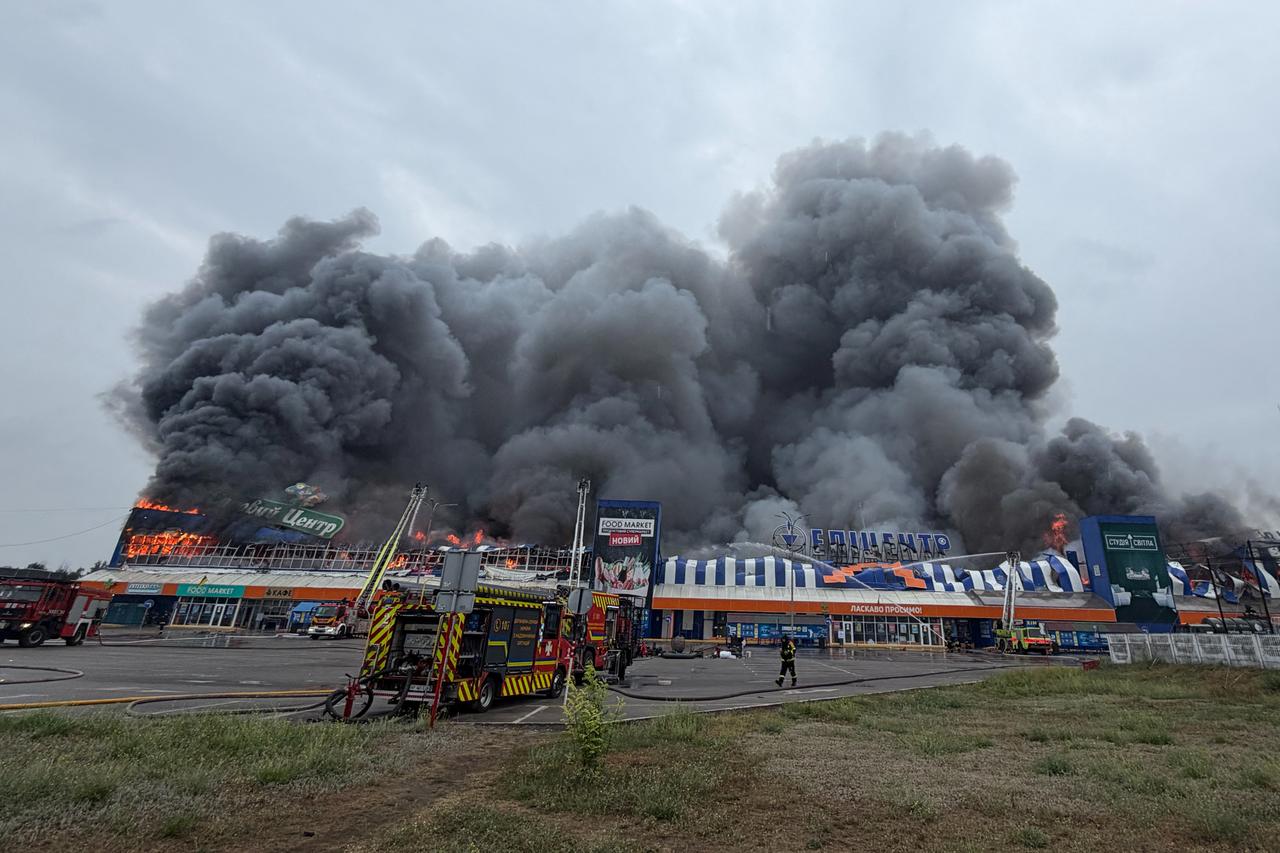 Ukrainian rescue personnel work to extinguish a fire in a damaged shopping mall following an air attack in Zaporizhzhia on August 28, 2026. (AFP Photo)