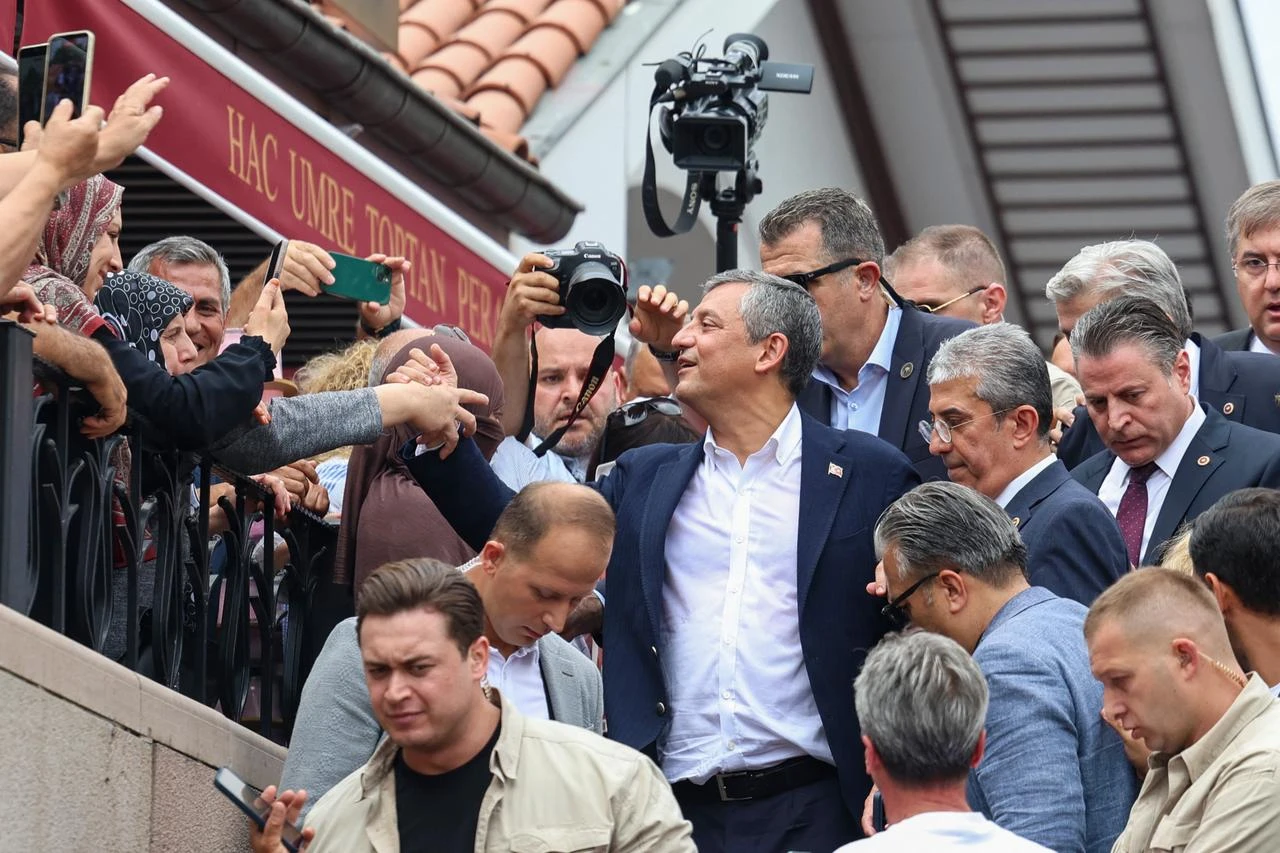 AK Party at 32.5%, New Party debuts in second place with 19.4%: Poll 