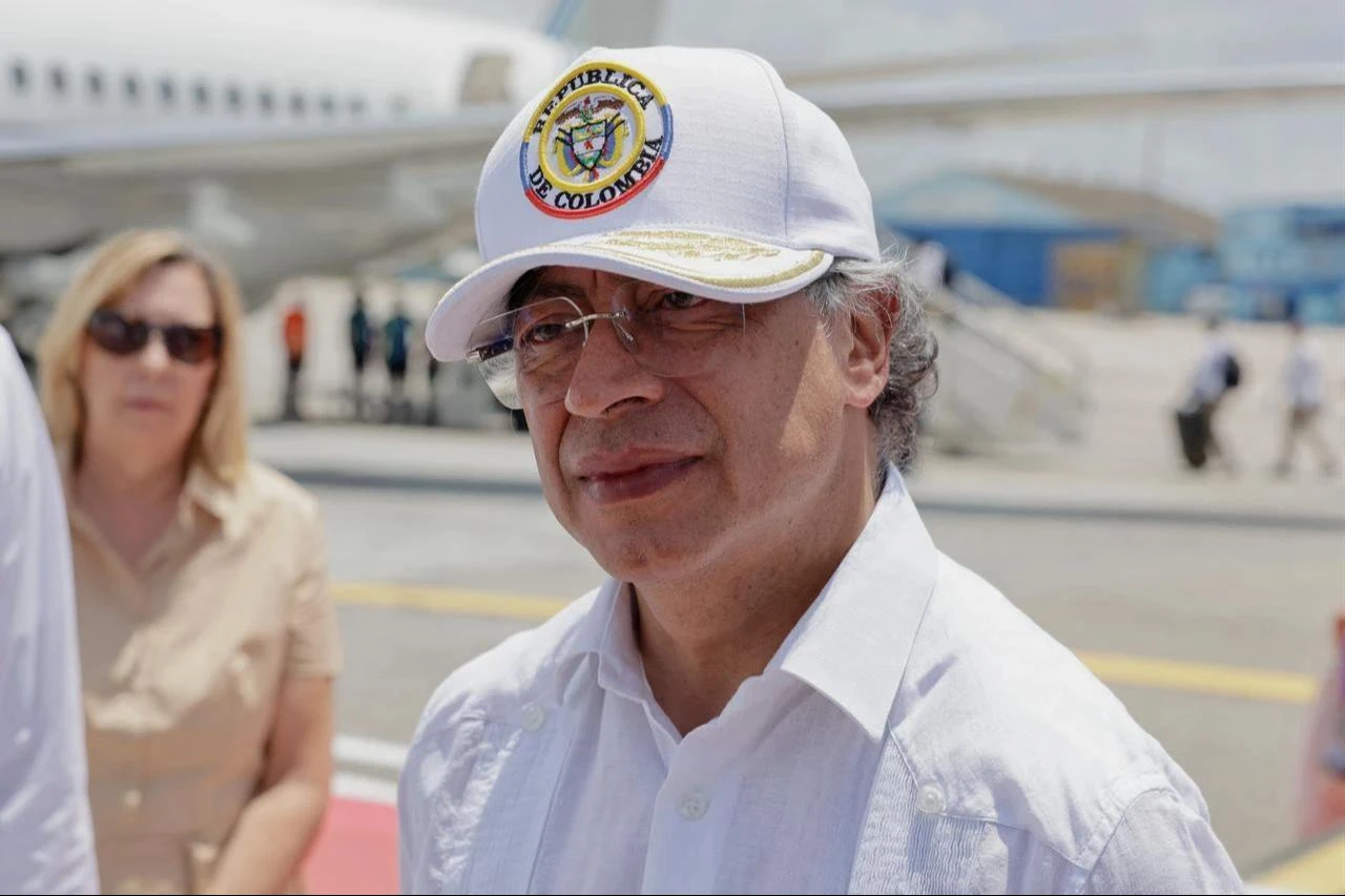 Colombia's President Gustavo Petro speaks to the press before departing from Jose Marti International Airport in Havana, August 1, 2026. (AFP Photo)