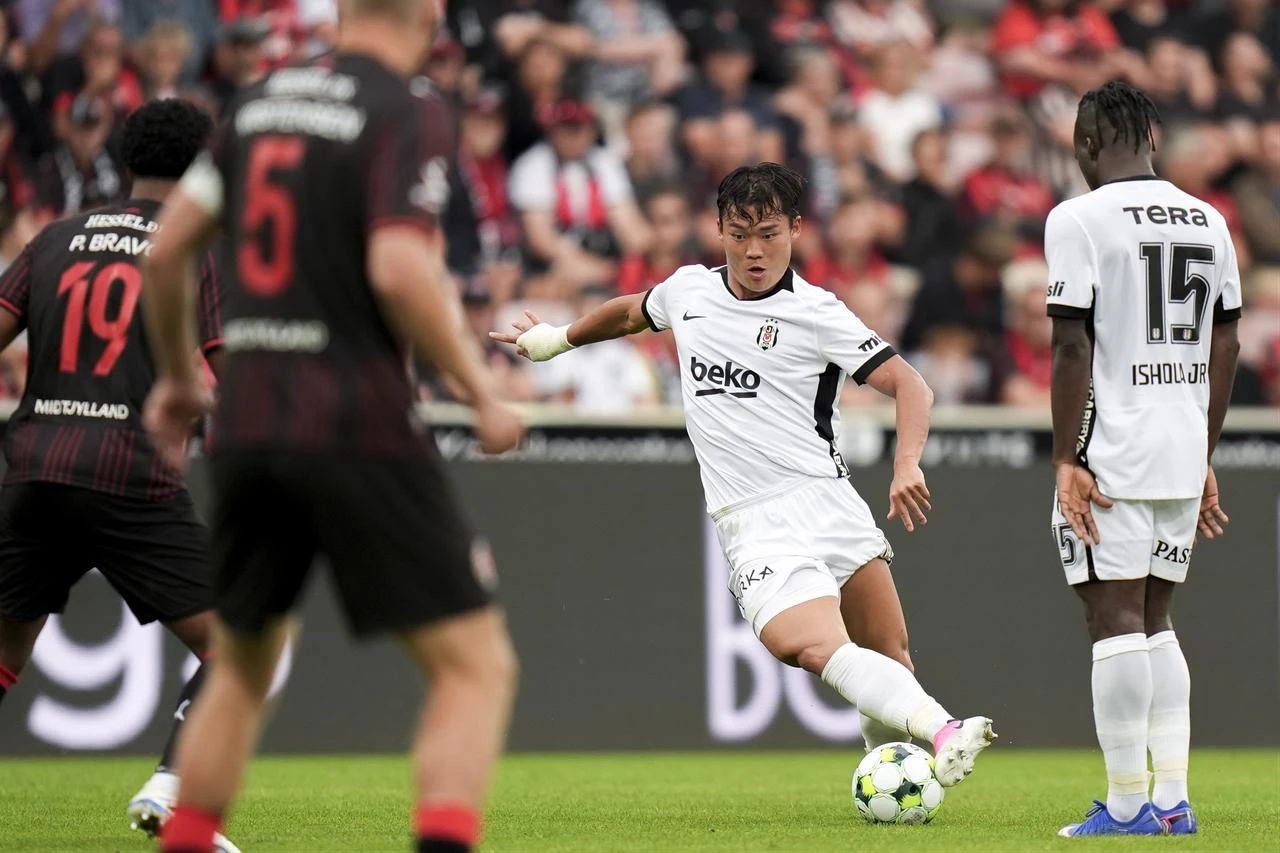 Besiktas' Hyeon-gyu Oh (2nd R) plays during the UEFA Europa League second qualifying round second-leg match between Midtjylland and Besiktas at MCH Arena in Herning, Denmark, July 30, 2026. (AA Photo)