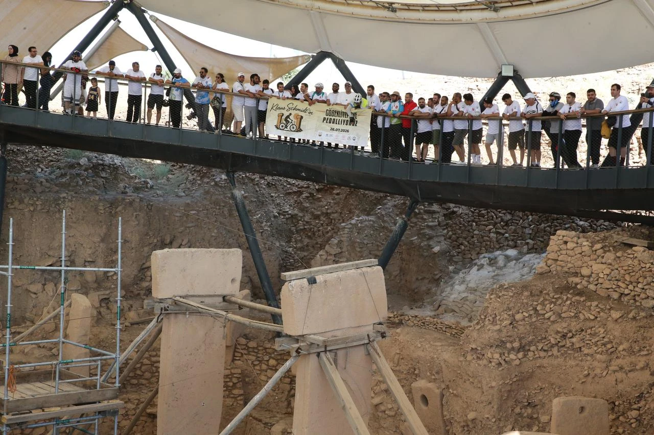 Visitors gather above the excavated Neolithic structures during a cycling event at Gobeklitepe in Sanliurfa, southeastern Türkiye. (AA Photo)