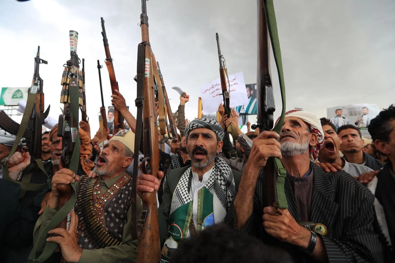 Armed protesters brandish their weapons and placards during a demonstration against the Saudi-led coalition in Sanaa on July 31, 2026. (AFP Photo)