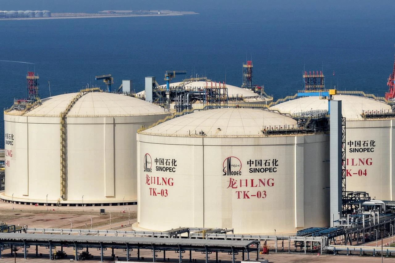 Oil slides below $85 as Trump announces US-Iran talks resume Image