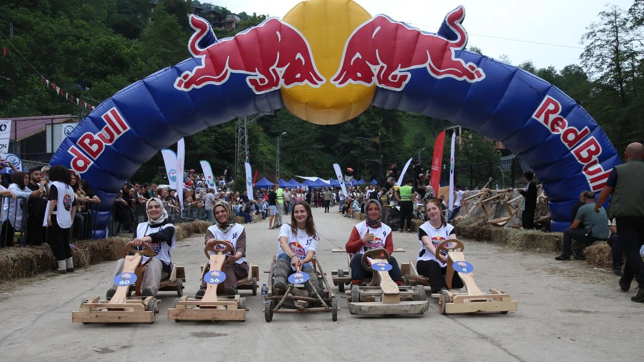 Rize's wooden cars race downhill in a wild test of nerve