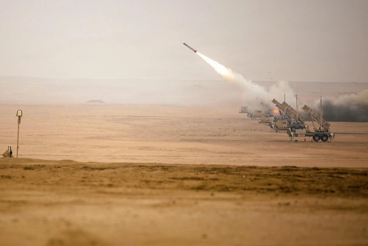 U.S. forces participate in a live fire involving Patriot missile launches during exercise Sky Shield at the Udari Range Complex, Kuwait, Dec. 9, 2025. (Photo via U.S. Central Command)