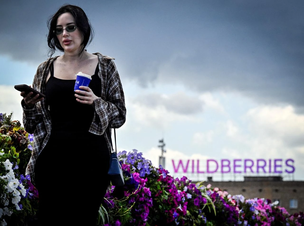 A woman walks past Russian e-commerce giant Wildberries' logo in downtown Moscow on July 27, 2026. (AFP Photo)