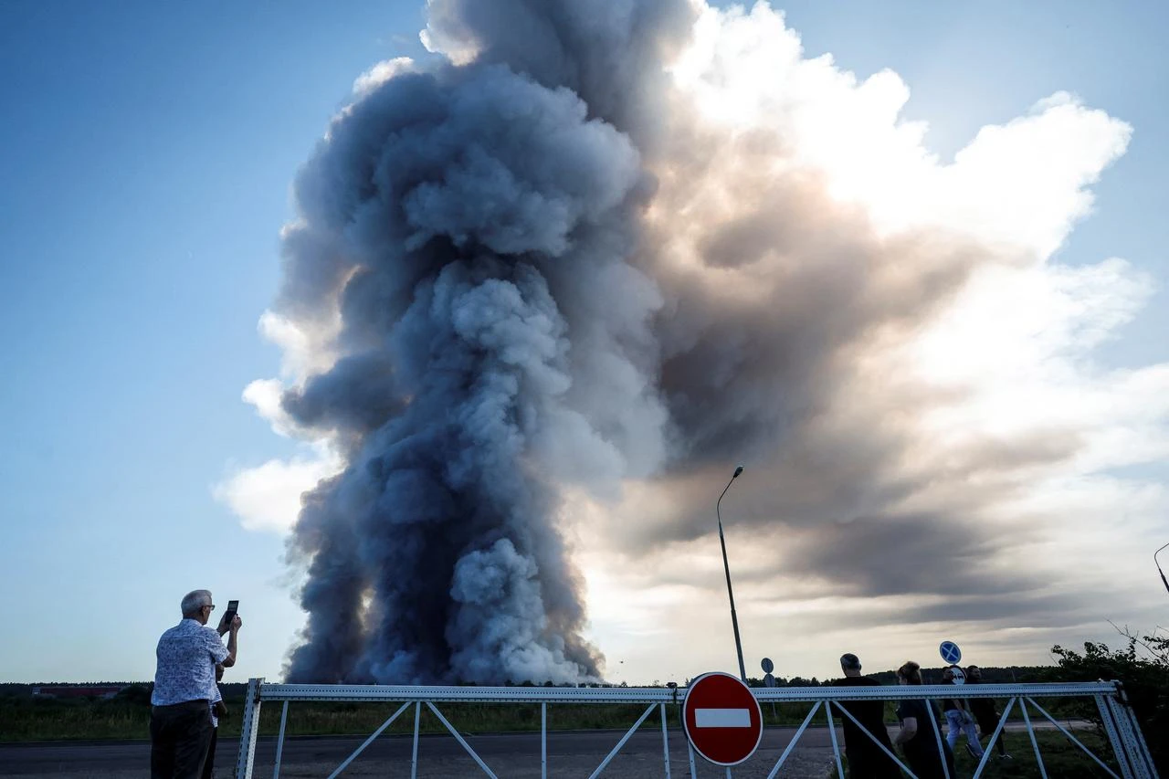 A local resident takes a picture of the smoke of a fire at the Russian e-commerce firm Wildberries' logistics complexes in the town of Elektrostal outside Moscow on July 18, 2026. (AFP Photo)