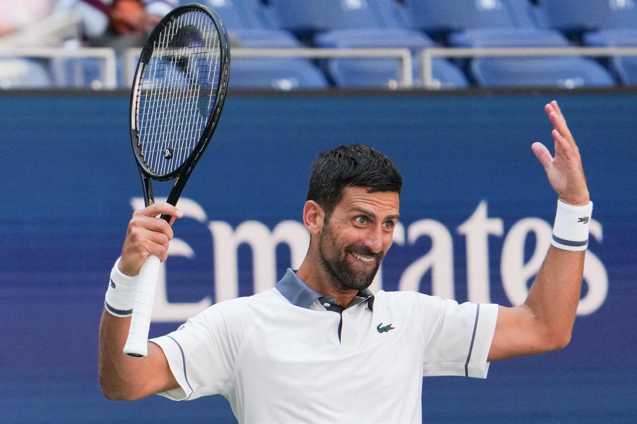 A tennis player acknowledges spectators during the US Open in New York, United States, Aug. 25, 2026. (AFP Photo)