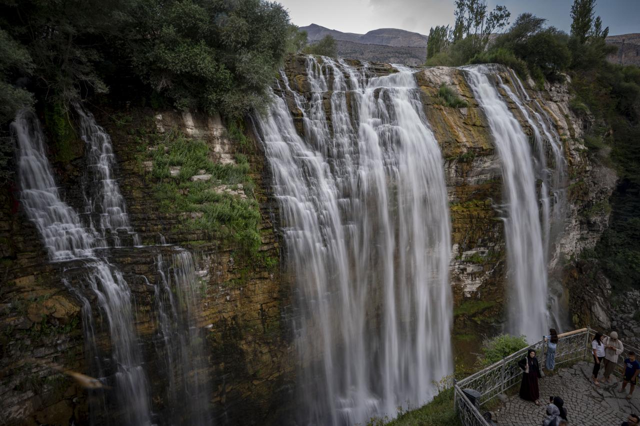 Erzurum waterfall vying for UNESCO status draws weekend crowds
