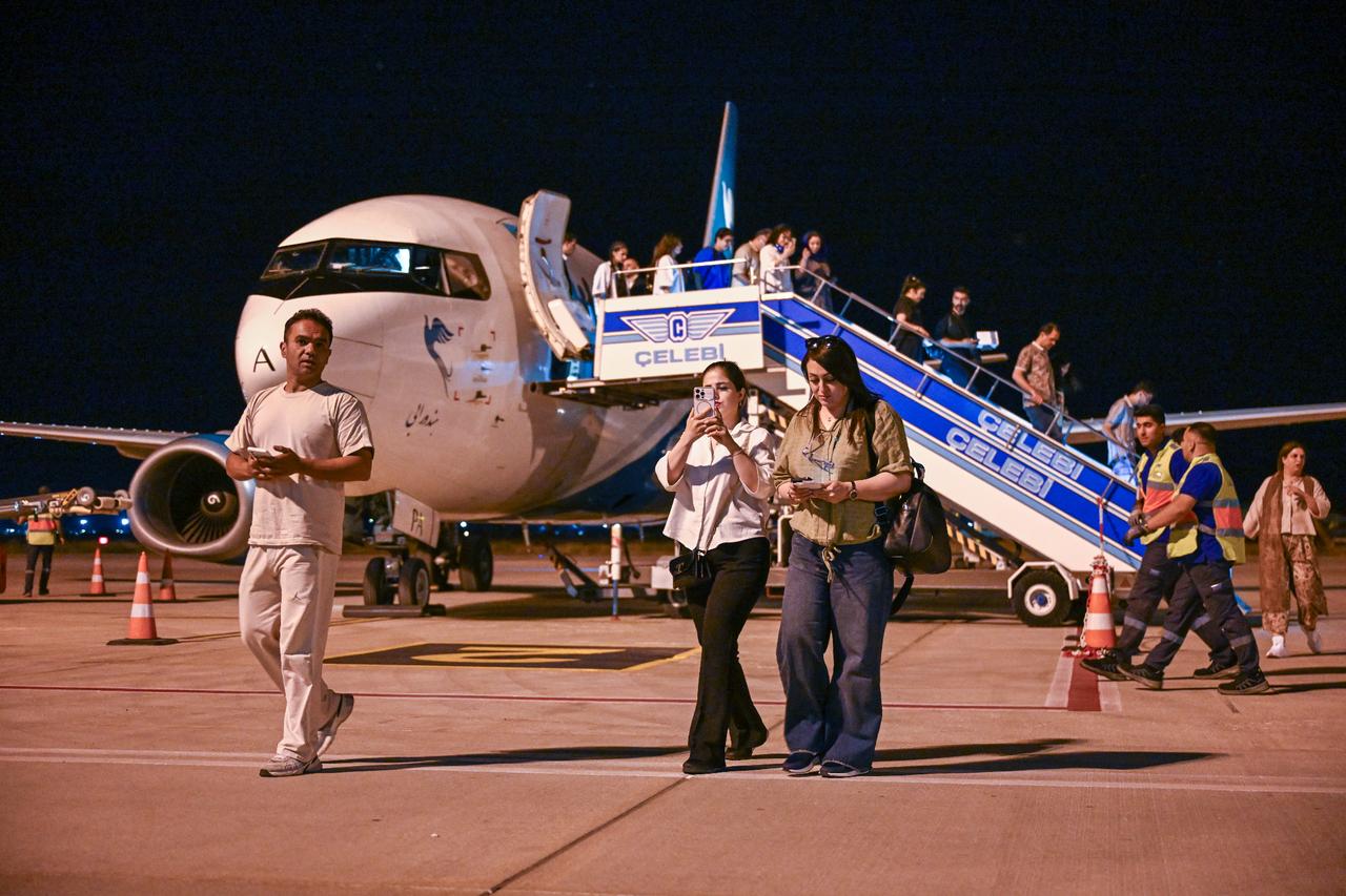 Türkiye's Van welcomes first direct flight from Tehran, eyes 1M Iranian tourists