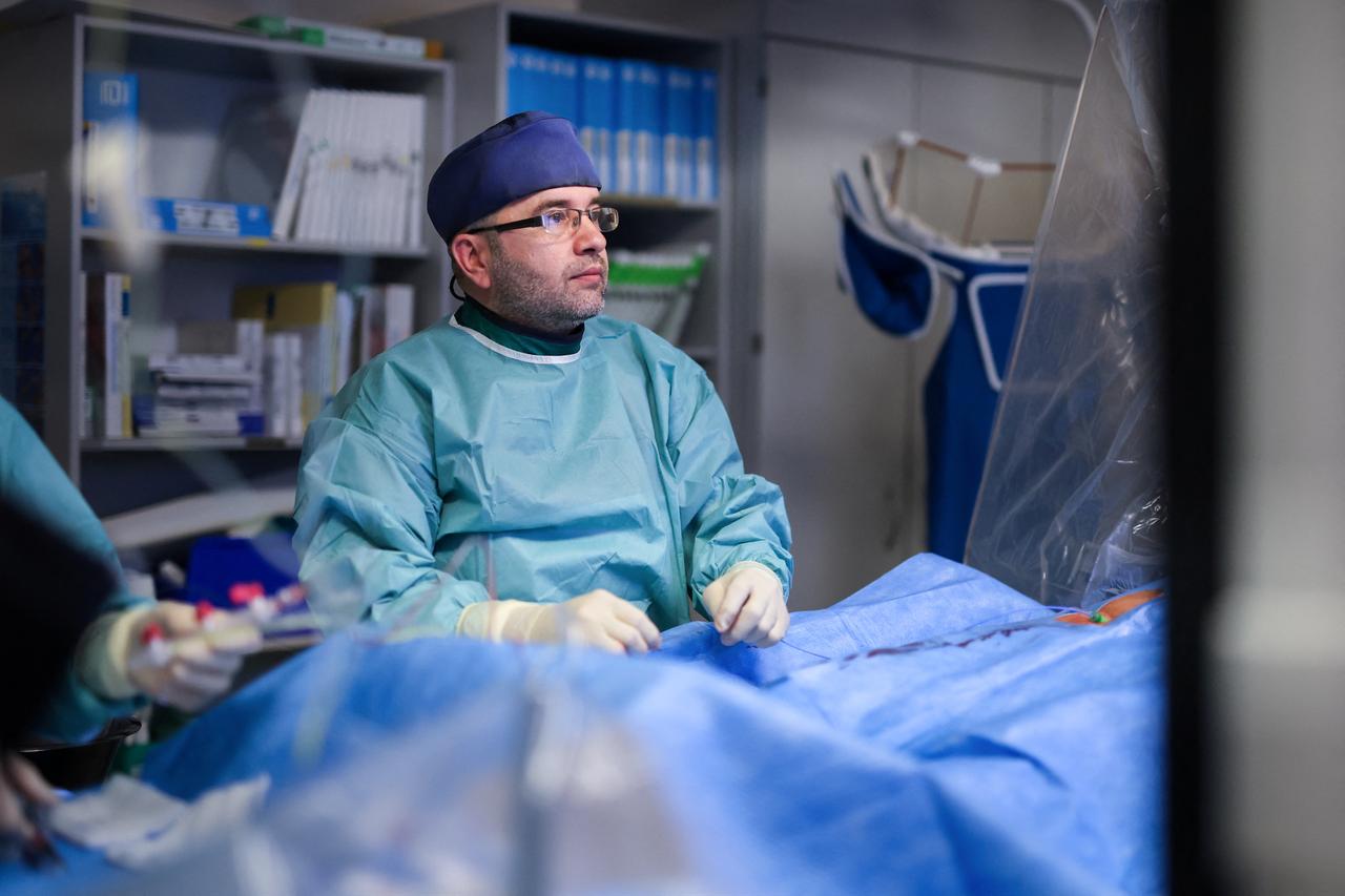 Cardiologist Ayman Alyoussef, who came to Germany from Syria in 2014, is treating a patient in the operating room of the cardiac catheterisation lab at Harzklinikum Dorothea Christian Erxleben, in Quedlinburg, eastern Germany, on August 27, 2026. (AFP Photo)