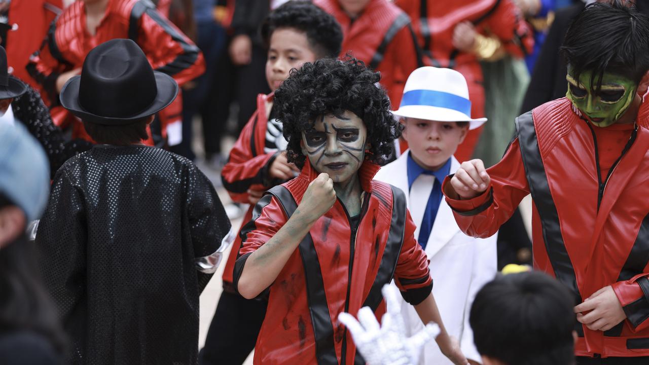 Red jackets, zombie makeup fill Mexico City for Michael Jackson tribute