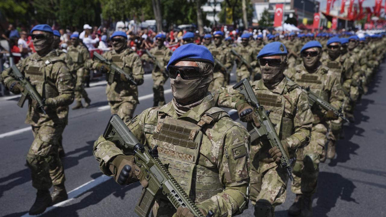 Troops parade in Istanbul for 104th Victory Day anniversary