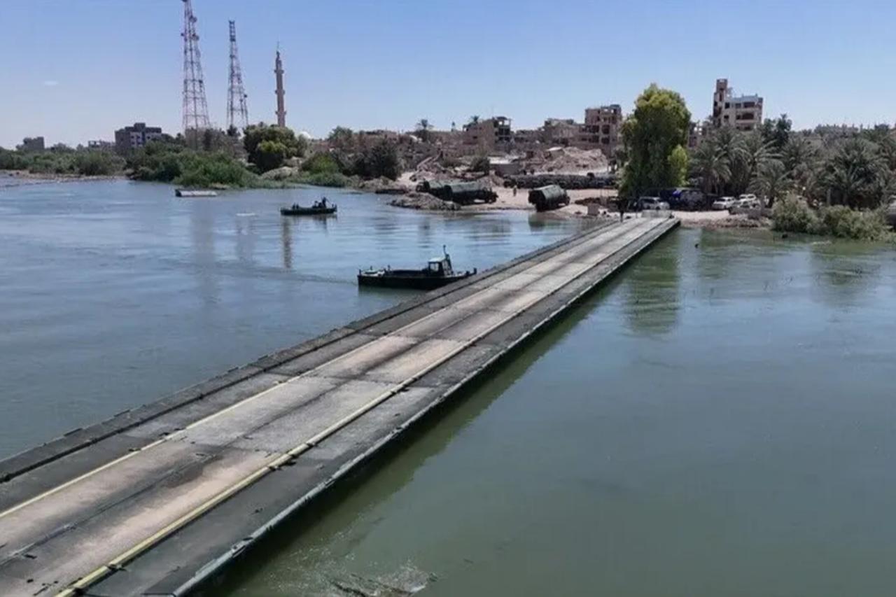 Turkish, Syrian armies complete floating bridge over Euphrates River