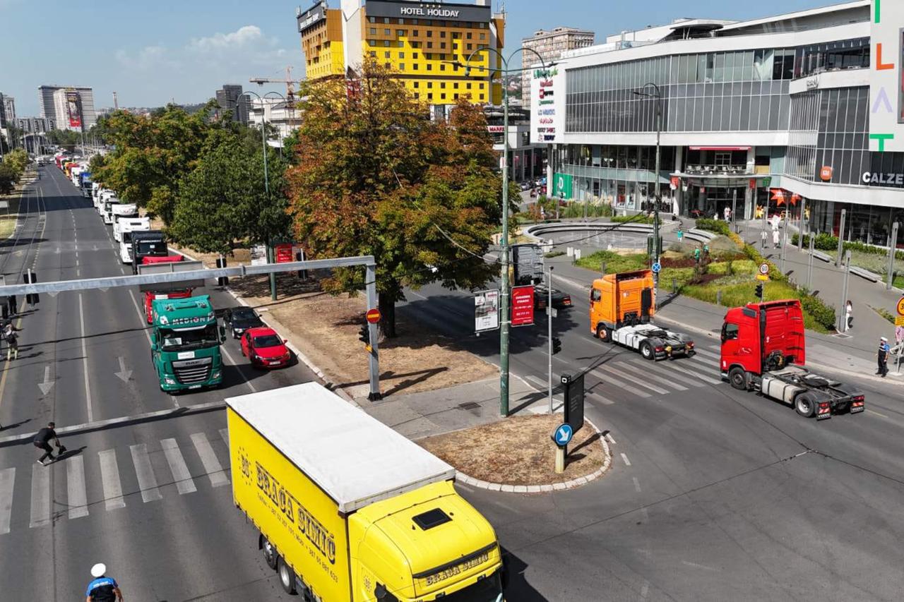 Balkan truckers protest Schengen stay limits ahead of Brussels meeting