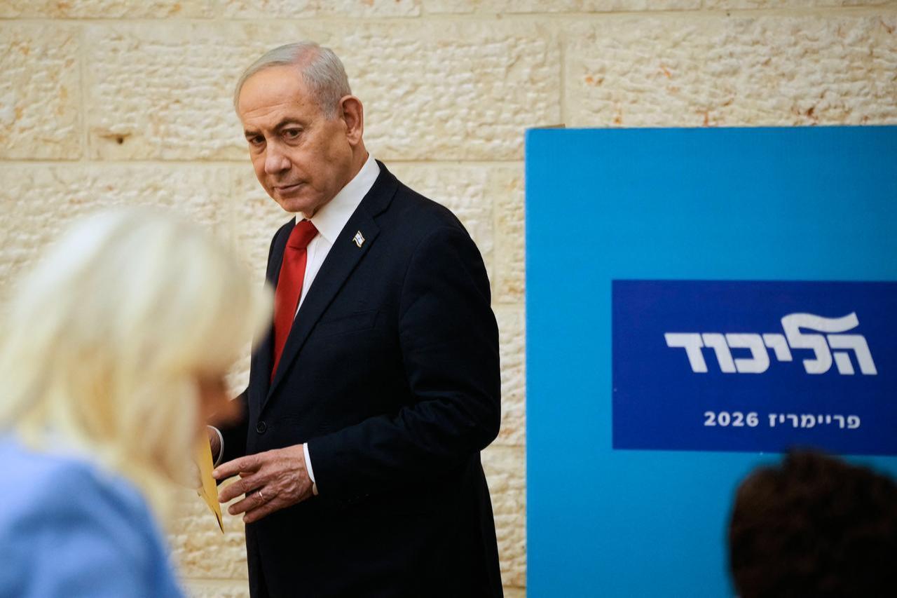 Israeli Prime Minister Benjamin Netanyahu casts his ballot at his party Likud's main polling station during primary elections ahead of Israel’s general election in October in Jerusalem on August 17, 2026. (AFP Photo)