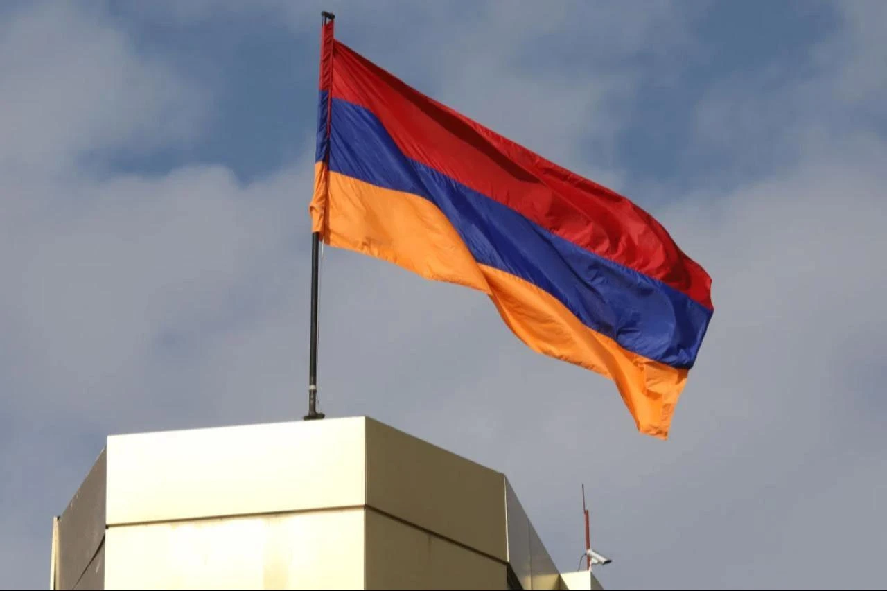 The Armenian national flag flies in the wind in Yerevan, October 11, 2018. (AFP Photo)